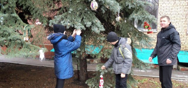 25 декабря 2018 — Экологическая акция «Игрушки для живой елочки»