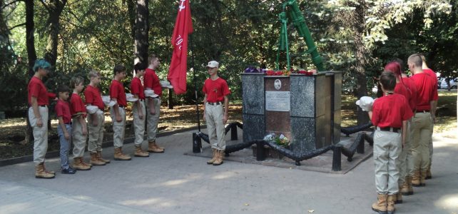 Ритуал Почетного караула на Посту № 1 у могилы гвардии полковника Виктора Николаевича Масловского